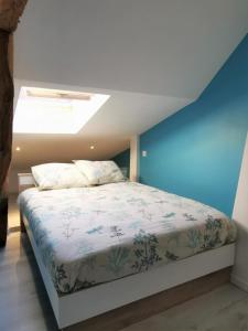 מיטה או מיטות בחדר ב-The stopover in Bonneuil