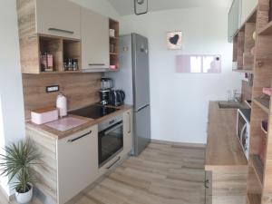 Kuchyň nebo kuchyňský kout v ubytování Apartment Mia 2