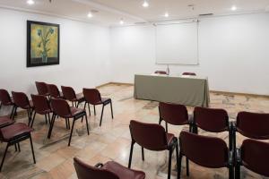 
The business area and/or conference room at Catalonia Albeniz
