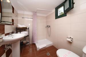 A bathroom at Katerina