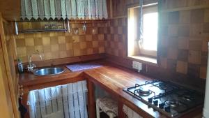 Una cocina o cocineta en Villa panoramica Gazzi 42 fotos más