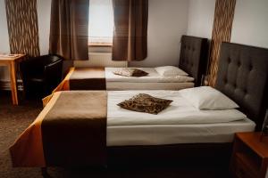 Uma cama ou camas num quarto em Browar Osjann - pokoje gościnne
