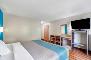 Кровать или кровати в номере Motel 6-Gordonville, PA - Lancaster PA