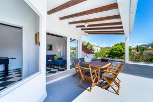 a patio with a table and chairs on a balcony at Heritage House Captain Bepo's Court in Sumartin