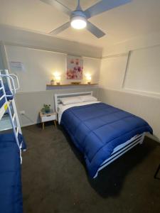 Una cama o camas en una habitación de Malanda Manor Guesthouse