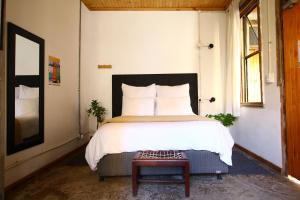 Кровать или кровати в номере CURIOCITY Backpackers Johannesburg