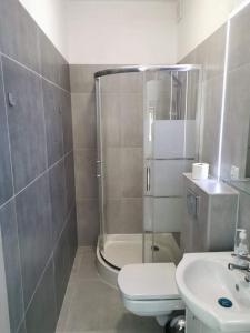 Ένα μπάνιο στο Reda Apartments