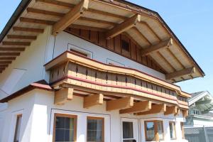 Fotografie z fotogalerie ubytování Großzügiges Chalet mit Infrarotkabine in Lengdorf v destinaci Lengdorf