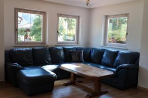 Fotografie z fotogalerie ubytování Großzügiges Chalet mit Infrarotkabine in Lengdorf v destinaci Lengdorf