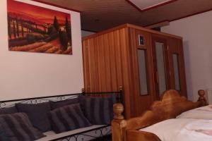 Fotografie z fotogalerie ubytování Großzügiges Chalet mit Infrarotkabine in Lengdorf v destinaci Lengdorf