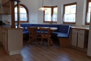 Fotografie z fotogalerie ubytování Großzügiges Chalet mit Infrarotkabine in Lengdorf v destinaci Lengdorf