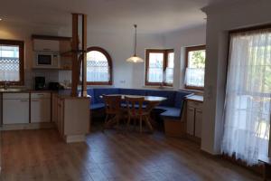 Fotografie z fotogalerie ubytování Großzügiges Chalet mit Infrarotkabine in Lengdorf v destinaci Lengdorf