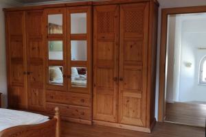 Fotografie z fotogalerie ubytování Großzügiges Chalet mit Infrarotkabine in Lengdorf v destinaci Lengdorf