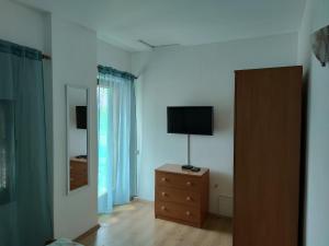 TV a/nebo společenská místnost v ubytování Apartments Vodice Srima