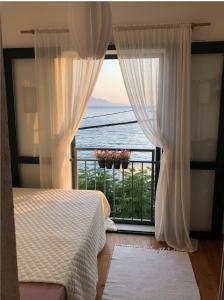 Postel nebo postele na pokoji v ubytování Beach House Buinac + 37 fotografií