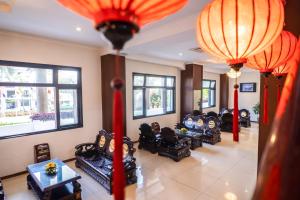 Khu vực ghế ngồi tại Century Riverside Hotel Hue