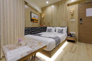 Letto o letti in una camera di Hotel Elysian Residency