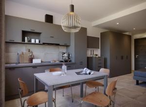 A kitchen or kitchenette at Hotel Beaurivage