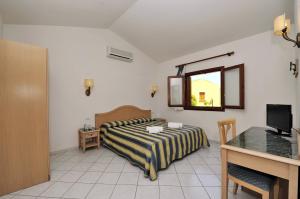 Postel nebo postele na pokoji v ubytování Hotel Cala Mirto + 37 fotografií