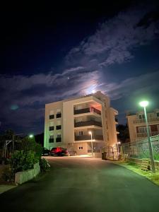 Budova, v ktorej sa apartmán nachádza