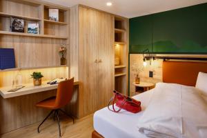 Hotel Hirschen Wildhaus客房内的一张或多张床位