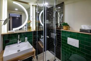 Hotel Hirschen Wildhaus的一间浴室