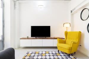 Telewizja i/lub zestaw kina domowego w obiekcie White Navigli