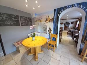 Posezení v ubytování Hôtel l'Edelweiss