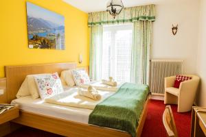 Ένα ή περισσότερα κρεβάτια σε δωμάτιο στο Hotel garni Weberhäusl