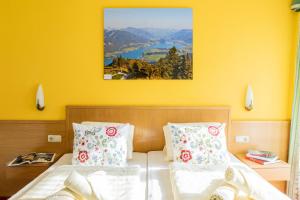 Ένα ή περισσότερα κρεβάτια σε δωμάτιο στο Hotel garni Weberhäusl