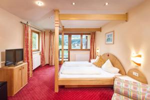 Кровать или кровати в номере Hotel Sunny Sölden