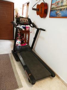 Fitness centrum a/nebo fitness zařízení v ubytování Villa MARGIANI