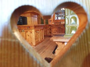 Restauracja lub miejsce do jedzenia w obiekcie Alm-Ferienhaus Gaisegg am Klippitztörl
