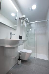Kúpeľňa v ubytovaní NERJA-CENTRO-JACUZZI- MIRADOR DE LA ERMITA- Adults Recommended