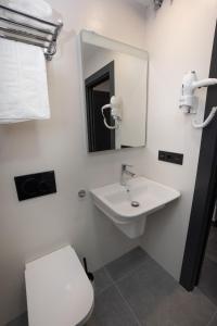 Kúpeľňa v ubytovaní NERJA-CENTRO-JACUZZI- MIRADOR DE LA ERMITA- Adults Recommended