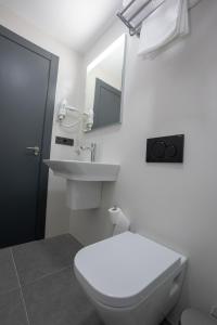 Kúpeľňa v ubytovaní NERJA-CENTRO-JACUZZI- MIRADOR DE LA ERMITA- Adults Recommended