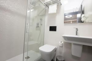 Kúpeľňa v ubytovaní NERJA-CENTRO-JACUZZI- MIRADOR DE LA ERMITA- Adults Recommended