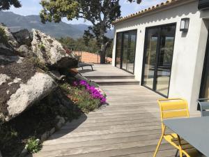 Vue générale sur la montagne ou vue sur la montagne depuis la maison d'hôtes
