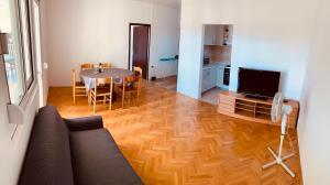 A television and/or entertainment centre at Bibinje Comfort & Style Apartment 1st floor