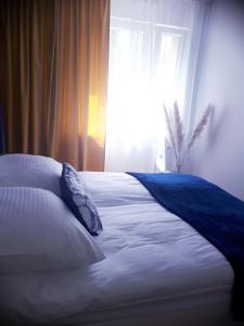 Posteľ alebo postele v izbe v ubytovaní Apartament KATE