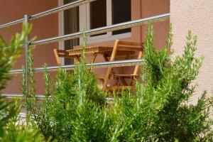 Ein Balkon oder eine Terrasse in der Unterkunft Apartments Marina