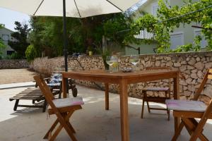 Ein Patio oder anderer Außenbereich in der Unterkunft Apartments Marina