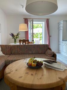 a living room with a table with a bowl of fruit on it at NTAB10002-FeWo-Moeoevwarder-twee in Neue Tiefe Fehmarn