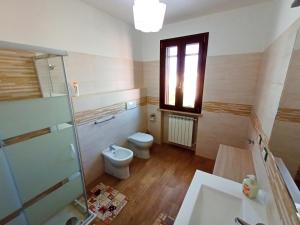Koupelna v ubytování La terrazza di Fabrizio 5 MINUTI DAL MARE