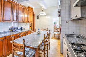 A kitchen or kitchenette at Apartment with 4 bedrooms in Amalfi
