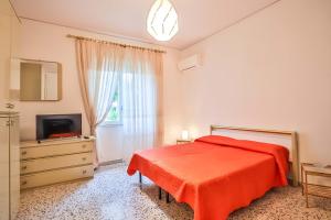 A television and/or entertainment centre at Apartment with 4 bedrooms in Amalfi