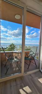Balkón alebo terasa v ubytovaní Panoráma Gold Wellness Apartman