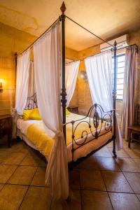 Postel nebo postele na pokoji v ubytování Ta' Bertu Host Family Bed & Breakfast