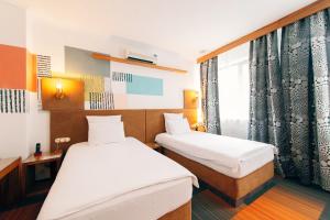 מיטה או מיטות בחדר ב-Inn OZZ Astana