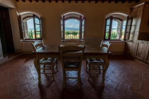 
a living room filled with furniture and a window at Agriturismo Castello La Grancia di Spedaletto in Pienza
